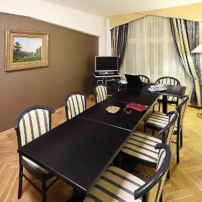 Elysee Hotel Prague 4*,