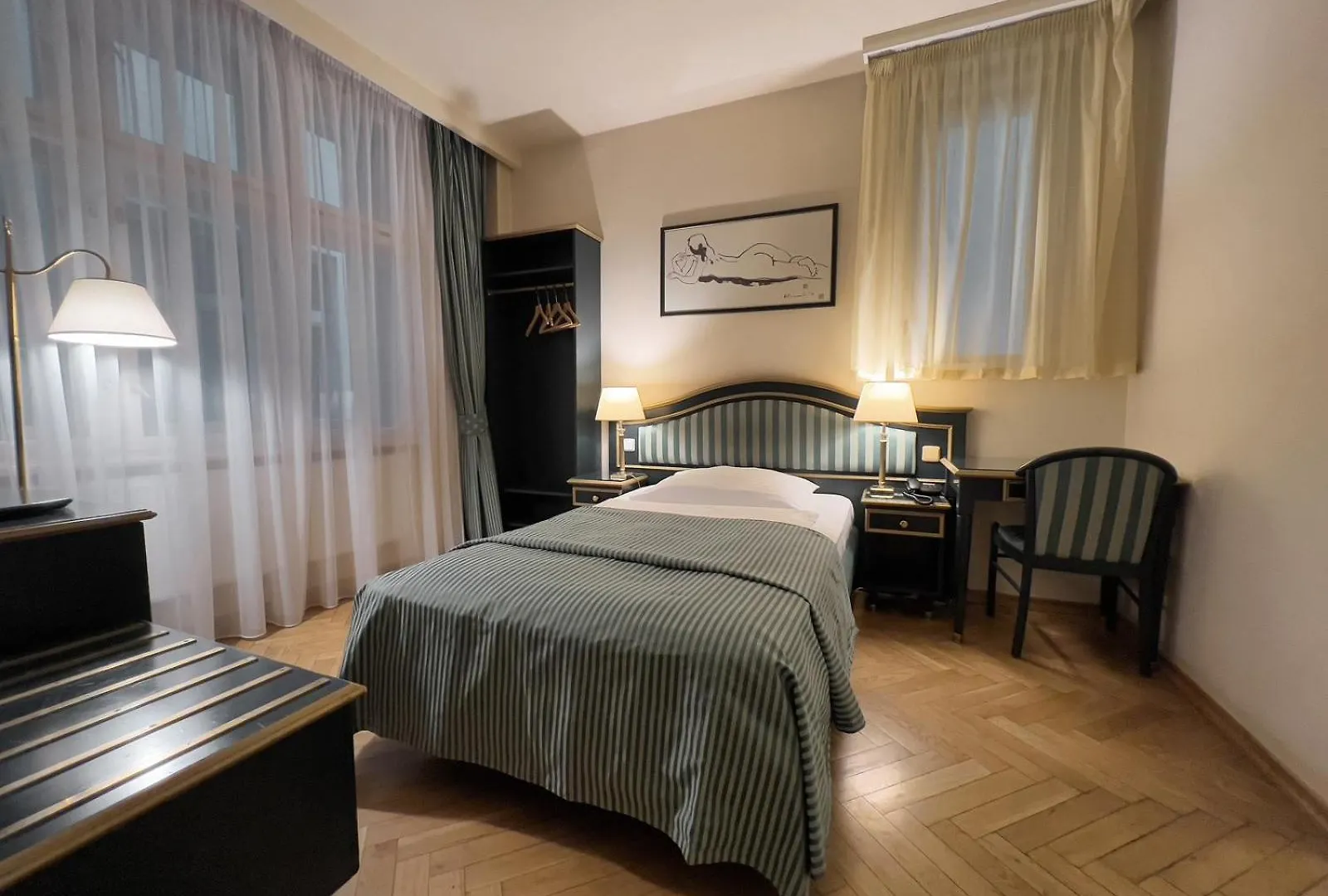 Elysee Hotel Praga 4*,